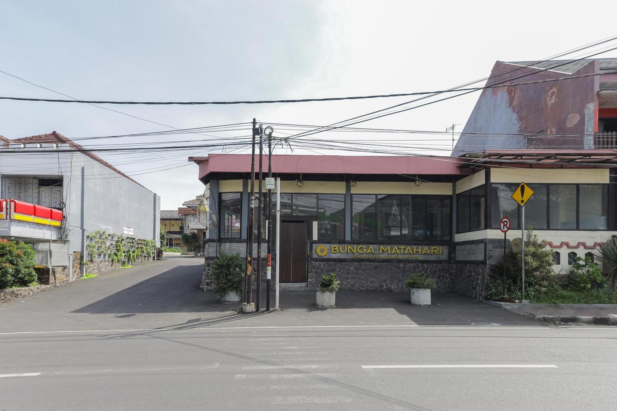 Oyo Bunga Matahari Guest House And Hotel Batu  Exterior foto